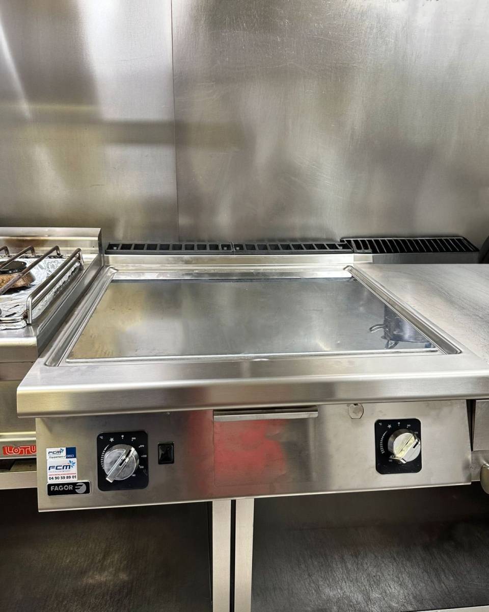 Installation d’une plancha FAGOR dans une brasserie par FCM Mermoz