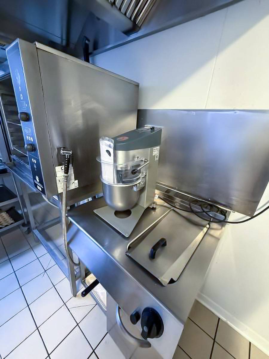 Batteur professionnel SAMMIC en cuisine de maison de retraite