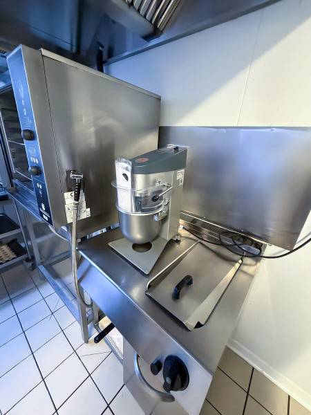 Batteur professionnel SAMMIC en cuisine de maison de retraite
